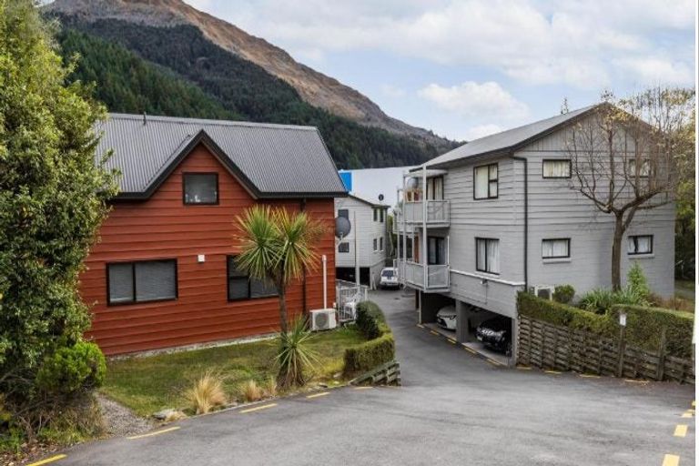 Photo of property in 12/70 Robins Road, Queenstown, 9300