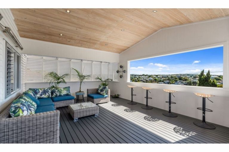 Photo of property in 1/33 Braemar Road, Rothesay Bay, Auckland, 0630