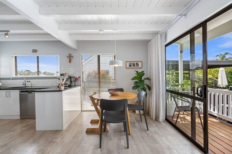 Photo of property in 16b Bay Street, Red Beach, 0932