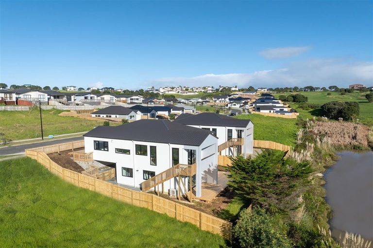 Photo of property in 25 Whakairo Crescent, Gulf Harbour, Whangaparaoa, 0930