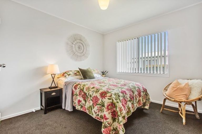 Photo of property in 1/13 Maplesden Drive, Clendon Park, Auckland, 2103