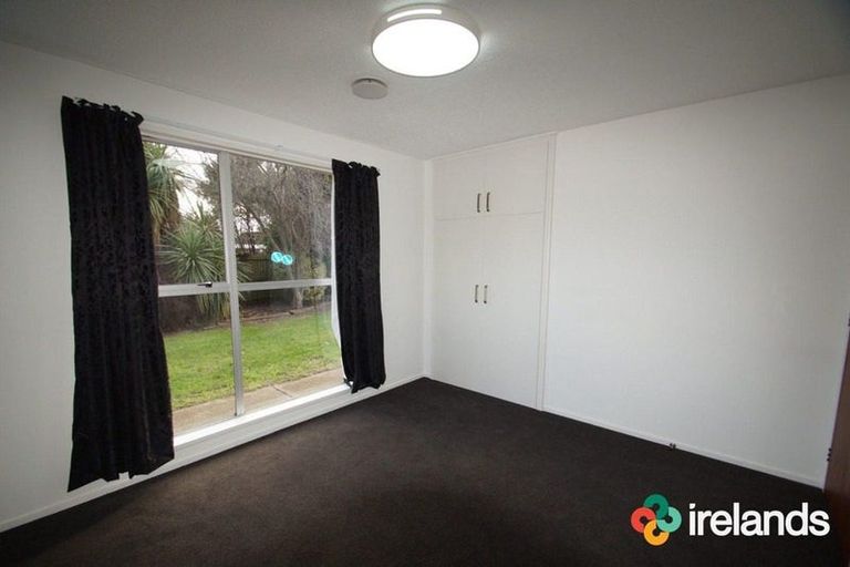 Photo of property in 6a Auburn Avenue, Upper Riccarton, Christchurch, 8041