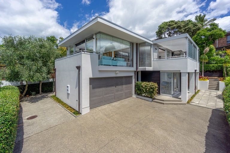 Photo of property in 2/55 Parr Terrace, Castor Bay, Auckland, 0620