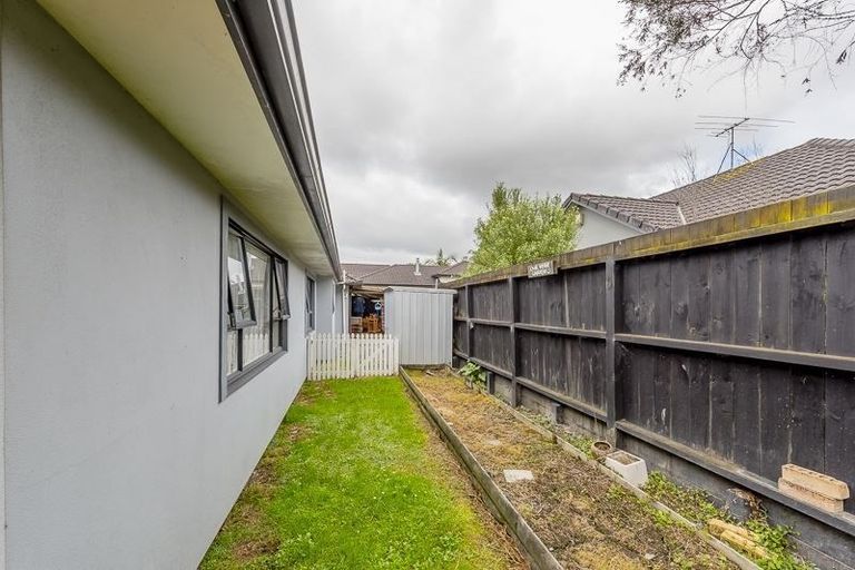 Photo of property in 87a Triangle Road, Massey, Auckland, 0614