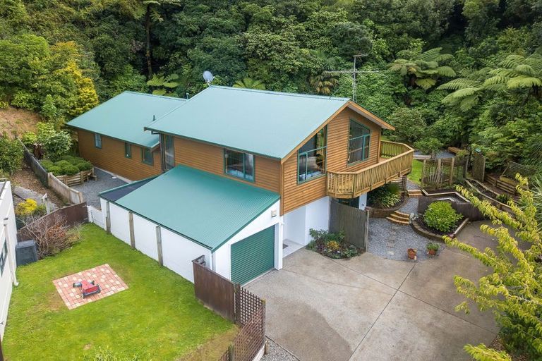 Photo of property in 11 Bishops Glen, Tawa, Wellington, 5028