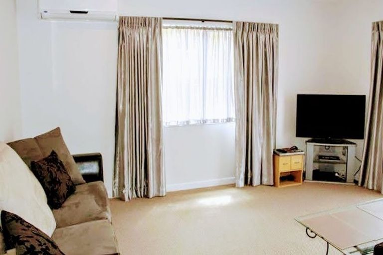 Photo of property in 30a Schnapper Rock Road, Schnapper Rock, Auckland, 0632