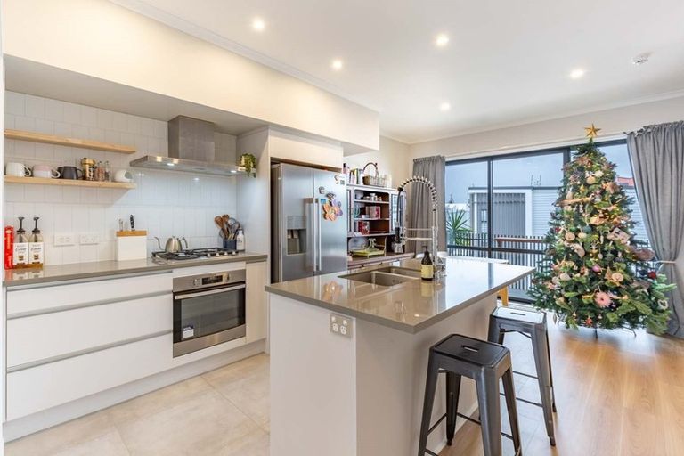 Photo of property in 3 William Stratton Lane, Hobsonville, Auckland, 0616