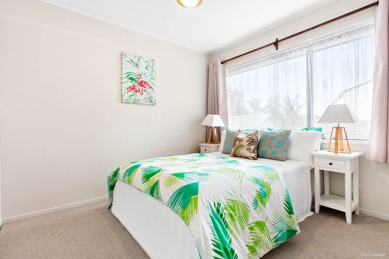 Photo of property in 10 Regia Close, Half Moon Bay, Auckland, 2012