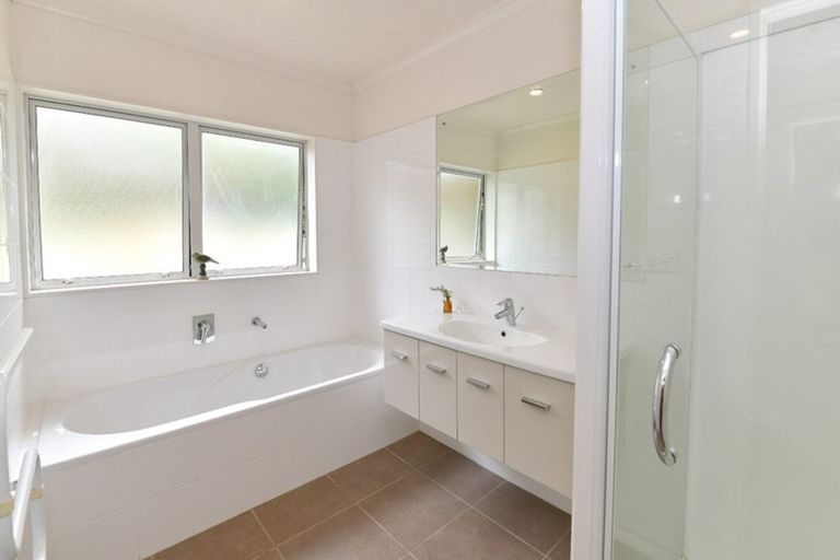 Photo of property in 1034 Peak Road, Helensville, 0875