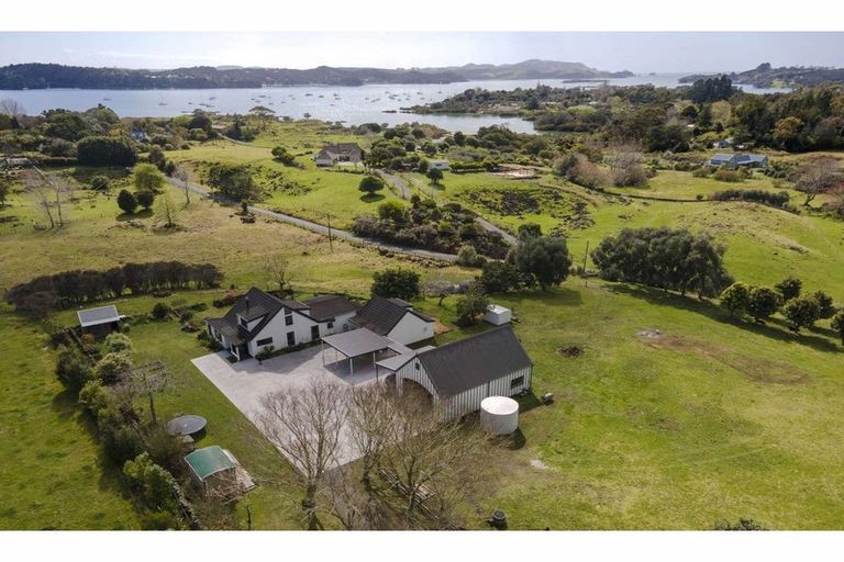 Photo of property in 70 Edmonds Road, Kerikeri, 0293
