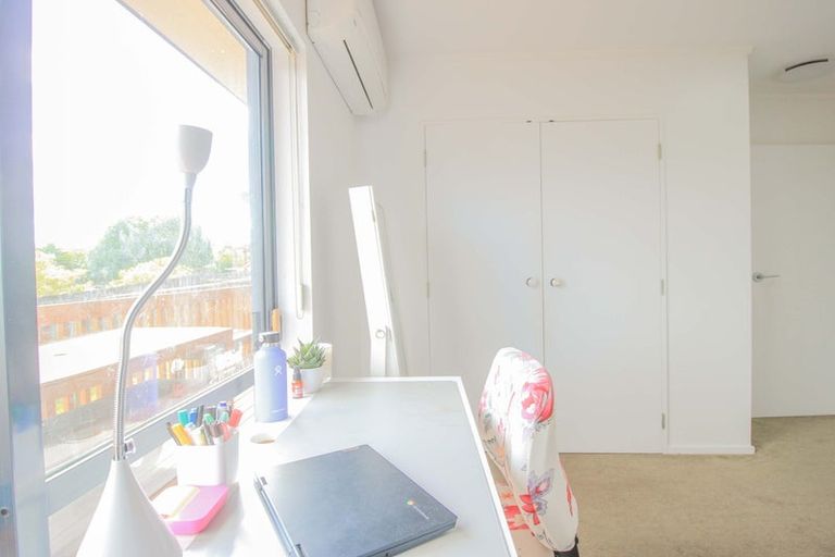 Photo of property in 38 Awaroa Road, Sunnyvale, Auckland, 0612