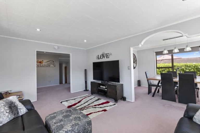 Photo of property in 32 Clearwater Terrace, Brown Owl, Upper Hutt, 5018