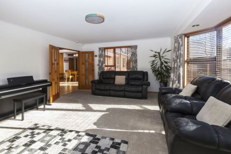 Photo of property in 20 Sheraton Place, Redwood, Christchurch, 8051