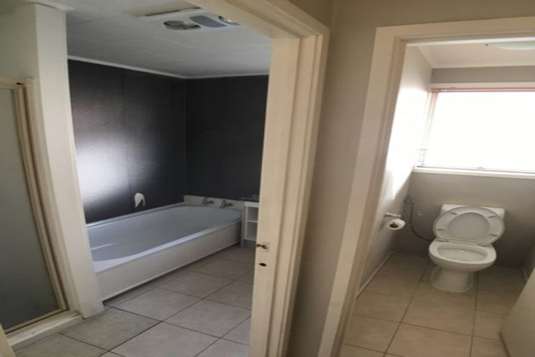 Photo of property in 28 Casuarina Road, Half Moon Bay, Auckland, 2012