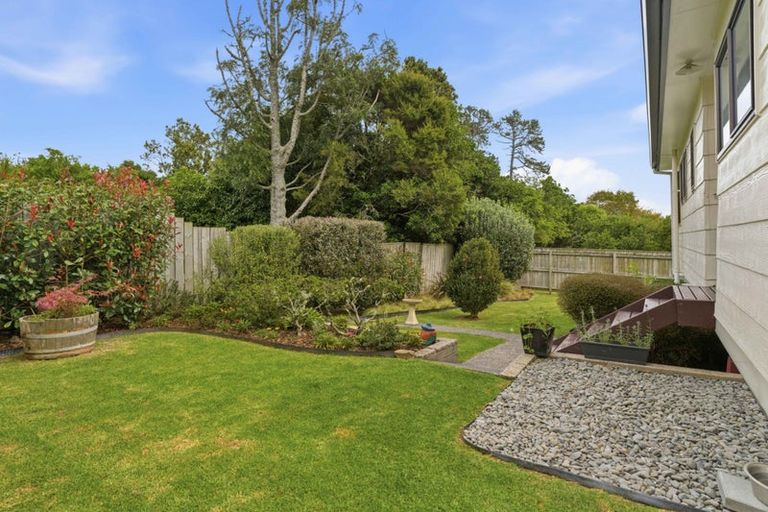 Photo of property in 2/26 Sunward Rise, Glenfield, Auckland, 0629