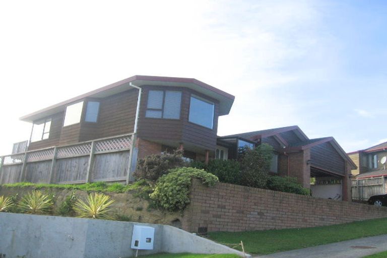 Photo of property in 12 Dornoch Place, Papakowhai, Porirua, 5024