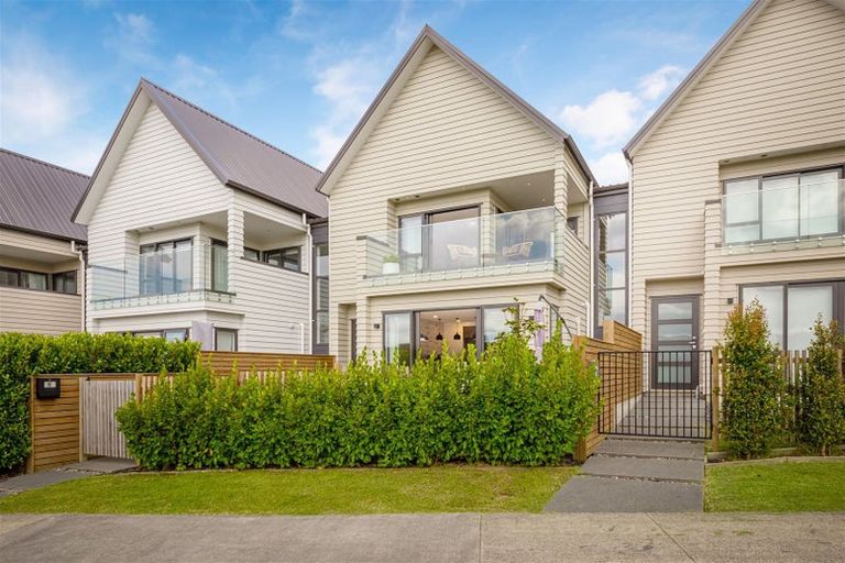 Photo of property in 10 Arran Point Parade, Orewa, 0931