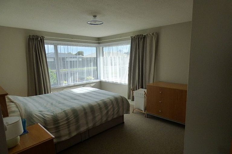 Photo of property in 20 Royal Park Drive, Parklands, Christchurch, 8083
