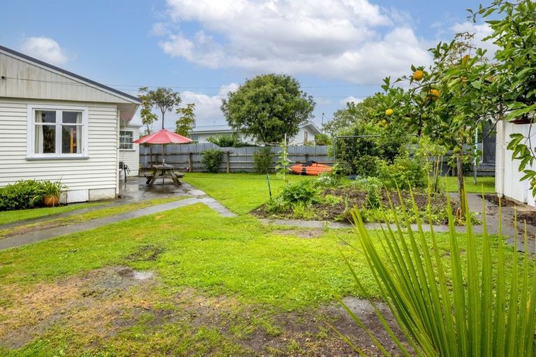 Photo of property in 16 Tawa Street, Levin, 5510