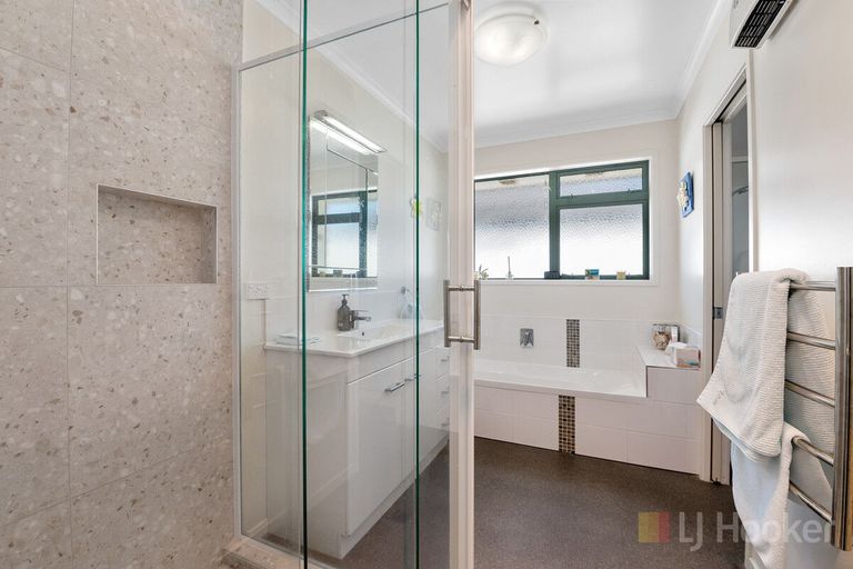 Photo of property in 18 Hamon Place, Pukehangi, Rotorua, 3015