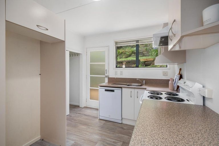 Photo of property in 2/14 Doris Gordon Crescent, Crofton Downs, Wellington, 6035