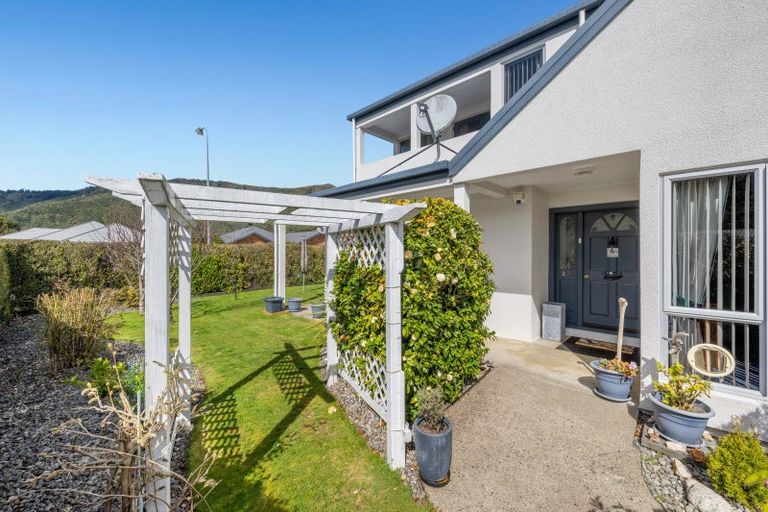 Photo of property in 26 Ranui Street, Waikawa, Picton, 7220