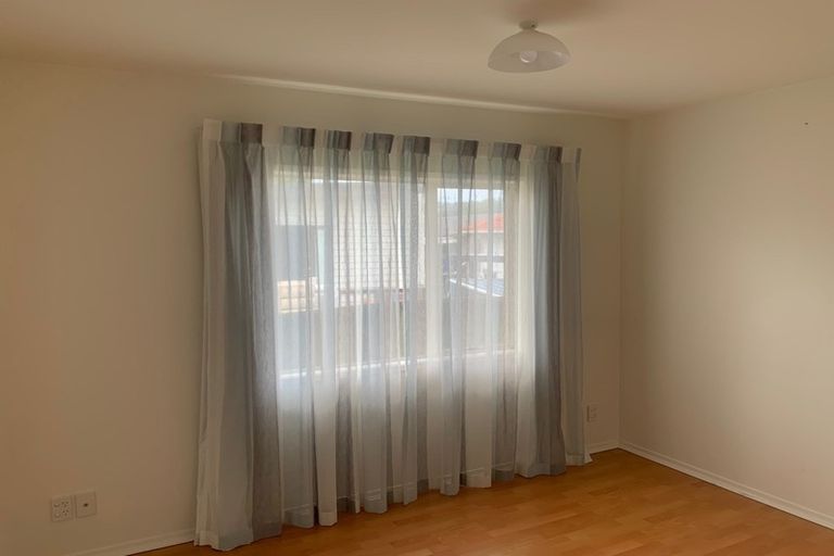 Photo of property in 164a Sunnynook Road, Sunnynook, Auckland, 0620