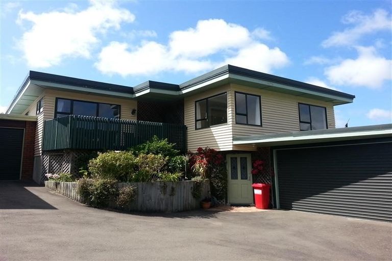 Photo of property in 17b Roy Street, Tawa, Wellington, 5028