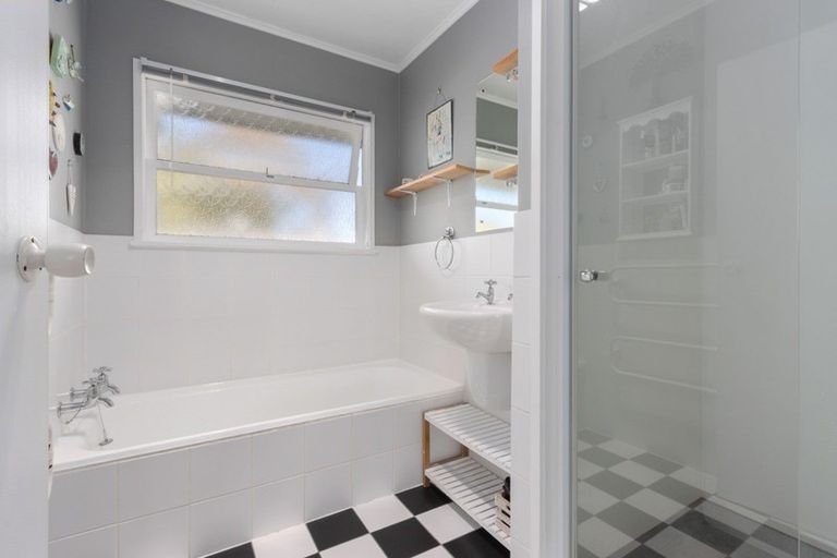 Photo of property in 33 Tauroa Road, Havelock North, 4130