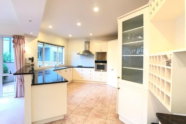 Photo of property in 19 Mansion Court, West Harbour, Auckland, 0618