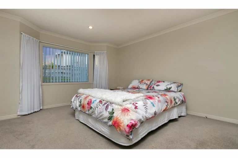 Photo of property in 8 Archer Rayner Place, Greenhithe, Auckland, 0632