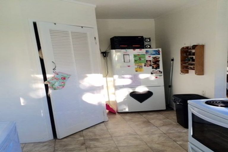 Photo of property in 13 Rossmore Terrace, Murrays Bay, Auckland, 0630