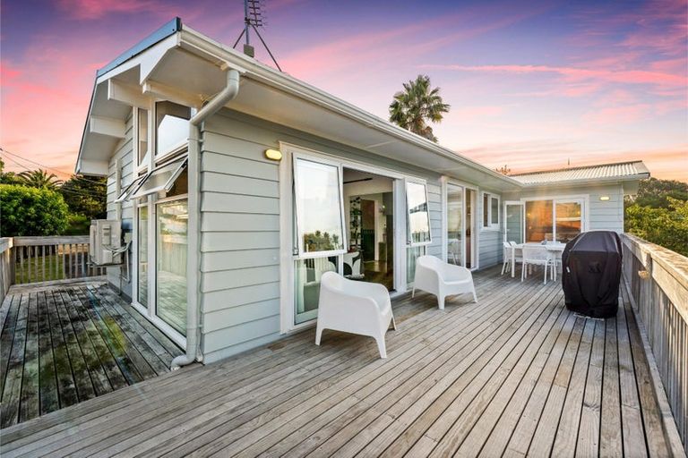 Photo of property in 56 Colwill Road, Massey, Auckland, 0614