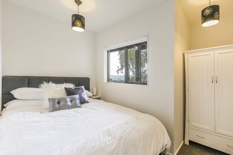 Photo of property in 89 Seaview Road, Glenfield, Auckland, 0629