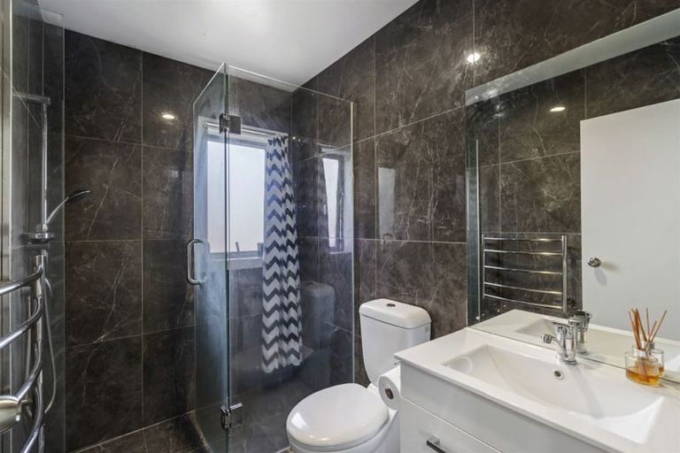 Photo of property in 7/15 Andersons Road, Oteha, Auckland, 0632