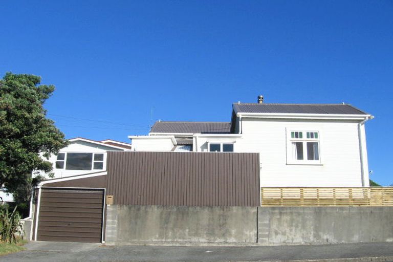 Photo of property in 35 Kauri Street, Eastbourne, Lower Hutt, 5013