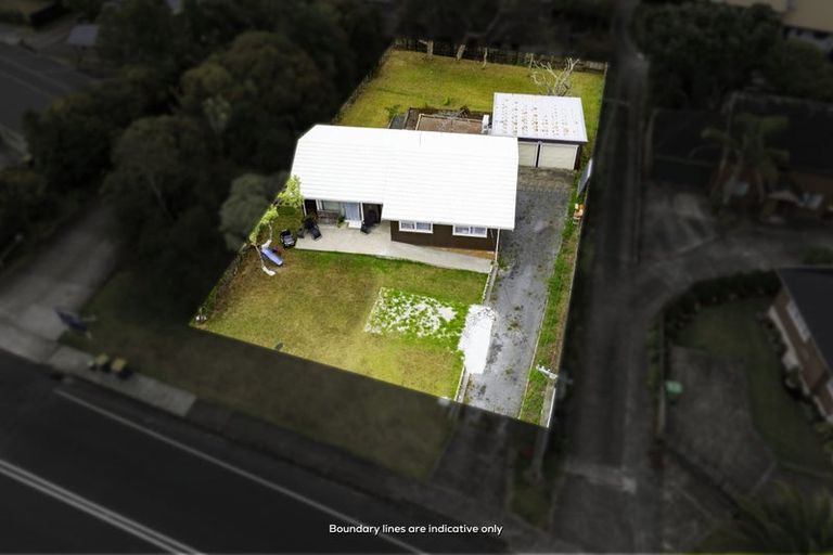 Photo of property in 92 Colwill Road, Massey, Auckland, 0614