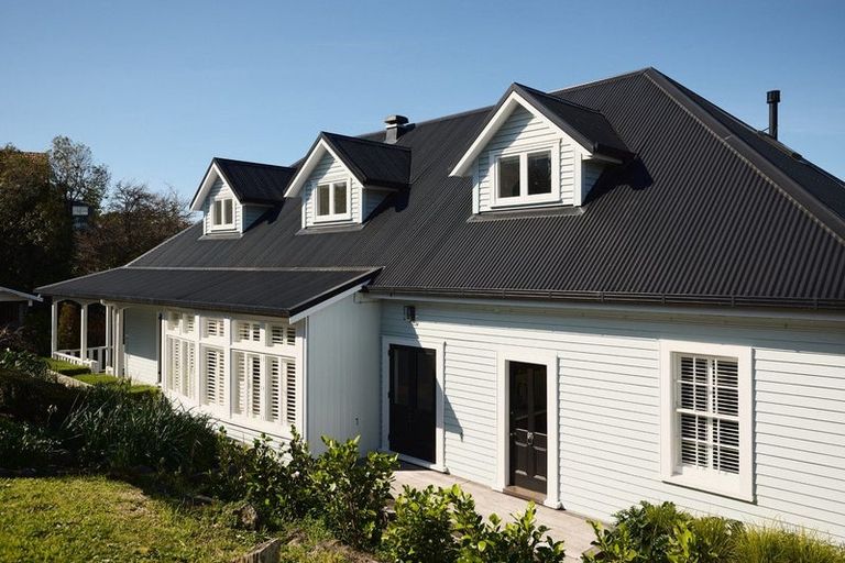 Photo of property in 10 Cobden Road, Bluff Hill, Napier, 4110