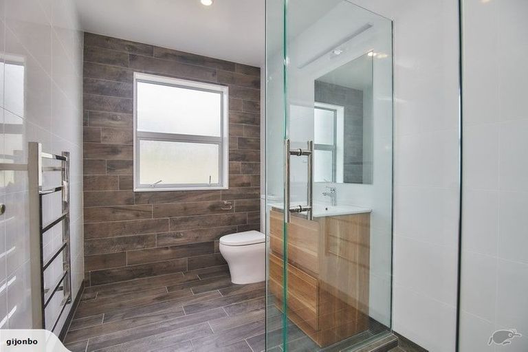 Photo of property in 55a Neal Avenue, Glenfield, Auckland, 0629