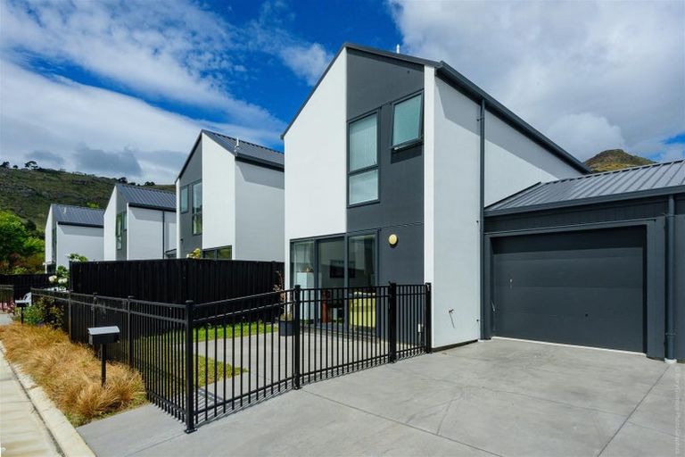 Photo of property in 16 Wheatsheaf Lane, Heathcote Valley, Christchurch, 8022