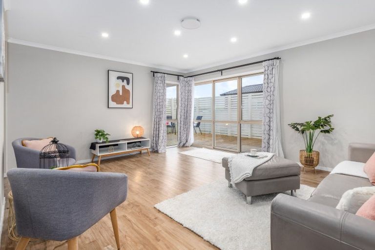 Photo of property in 122 Endeavour Drive, Whitby, Porirua, 5024