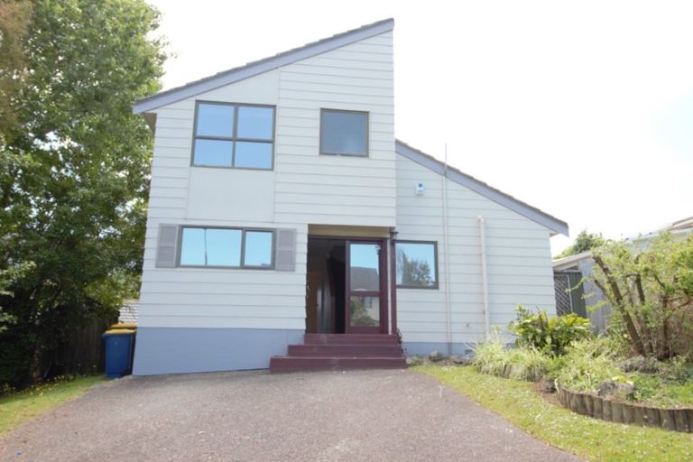 Photo of property in 1/19 Tree View Avenue, Glenfield, Auckland, 0629