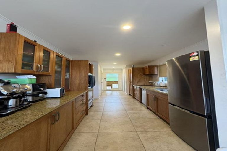 Photo of property in 62 La Rosa Street, Green Bay, Auckland, 0604