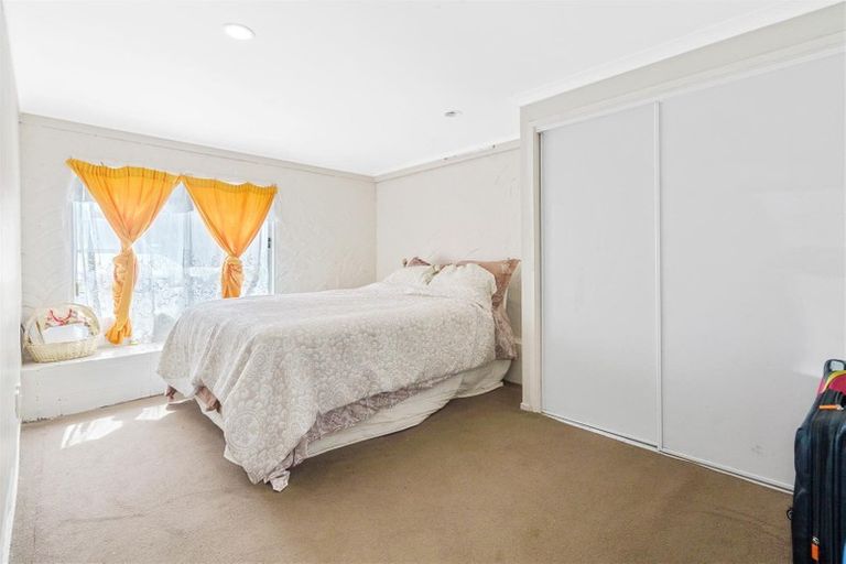 Photo of property in 41 Royal Road, Massey, Auckland, 0614