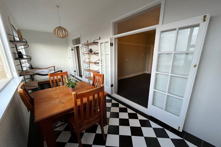 Photo of property in Devonport Apartments, 37/127 Saint Aubyn Street, New Plymouth, 4310