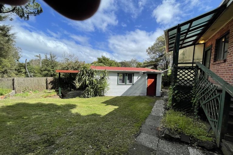 Photo of property in 1 Sunnyside Road, Sunnyvale, Auckland, 0612