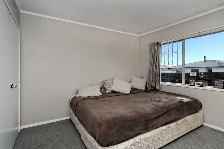 Photo of property in 2/56 Archibald Road, Kelston, Auckland, 0602