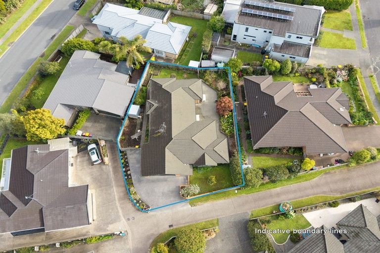 Photo of property in 20 Mackwell Road, Fairview Heights, Auckland, 0632