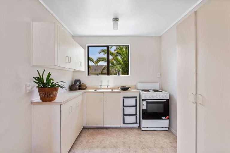 Photo of property in 2/26 Karepo Crescent, Ranui, Auckland, 0612