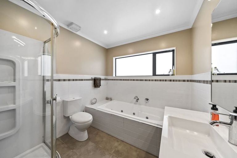 Photo of property in 10 Mervyn Kemp Drive, Tawa, Wellington, 5028